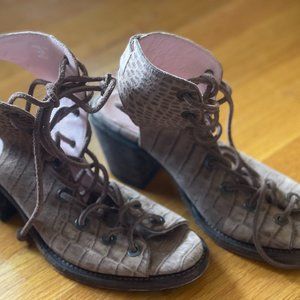 Miss Macie Lace up sandals